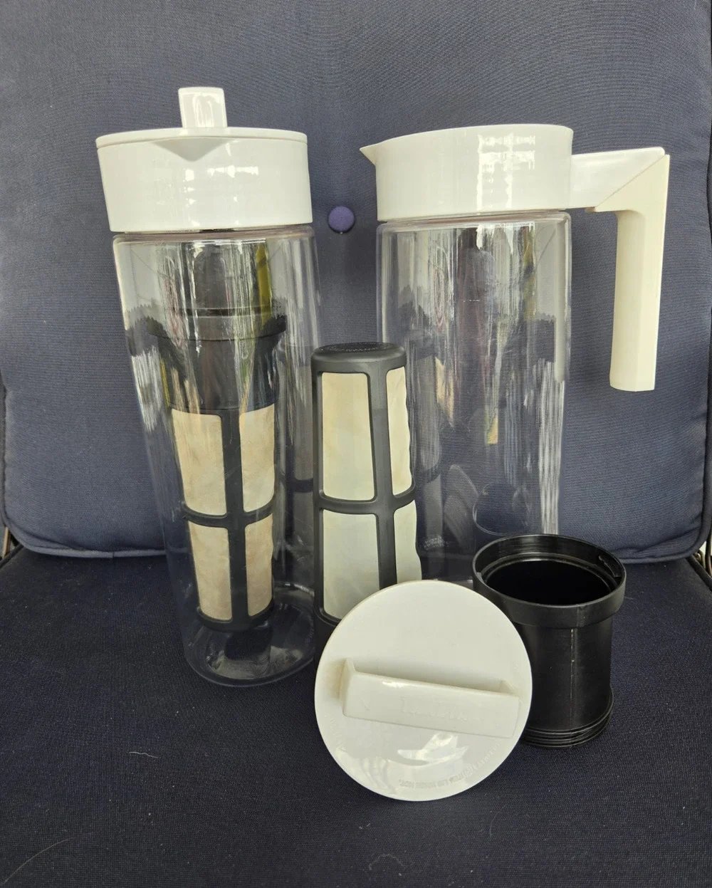 Iced Tea Maker 2 Pitcher Set 2 qt Clear/White Plastic w/ Mesh Filter & Lids